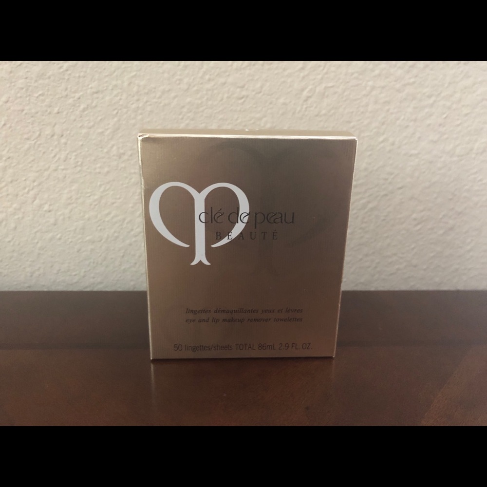 CLÉ DE PEAU BEAUTÉ Bundle + free gift! - Picture 5 of 8